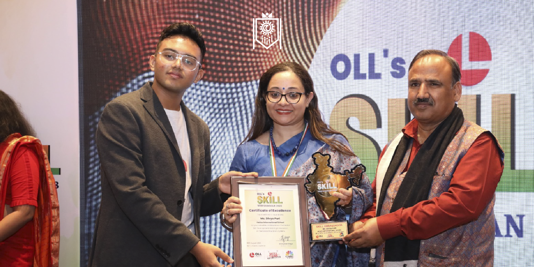 Our Principal, Mrs. Divya Puri received the Skill Ambassador Award at OLL Bharat Samman Ceremony.